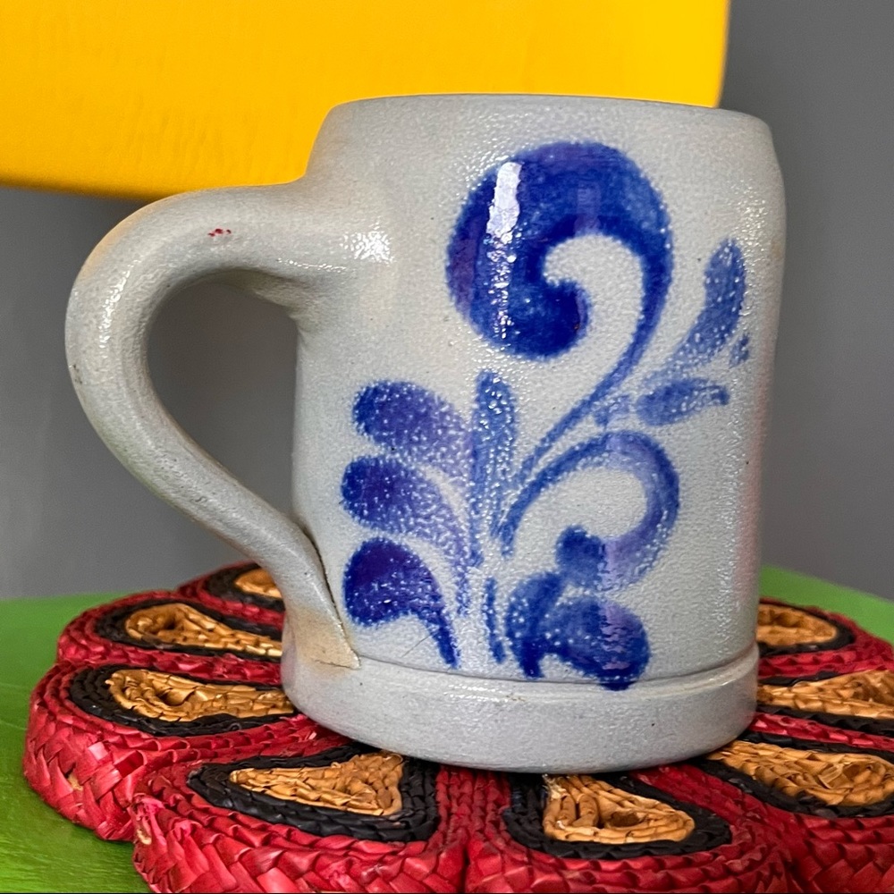 Handmade pottery mug blue and gray motif - Picture 8 of 11